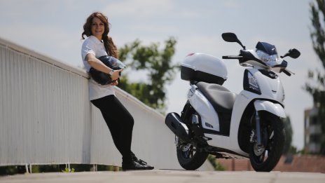 Александра Жекова заведе дъщеря си в Ситония