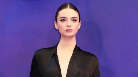 Изгряваща звезда – Дева Касел с пробивна роля в сериал на Netflix