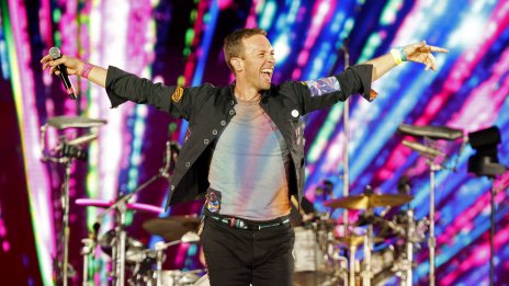 Крис Мартин се бори със сериозна белодробна инфекция