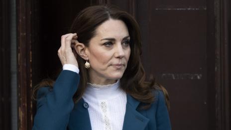 Кейт Мидълтън отново наруши протокола, направи си селфи