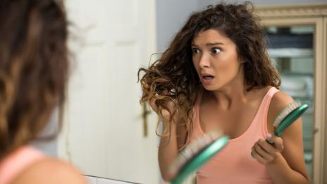 Помага ли рициновото масло за растежа на косата?