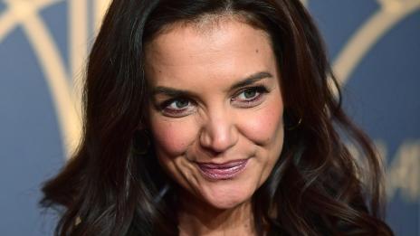 Нови обувки за есента: Кейти Холмс с актуален модел