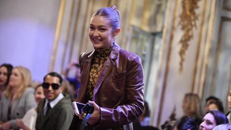 По стъпките на мама: Дъщерята на Джиджи Хадид с първи досег с модата