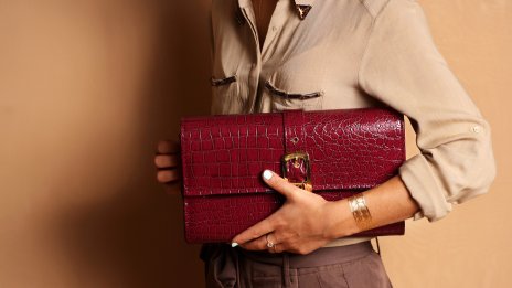 Дамски чанти 2023 – огромни портмонета за пролетта