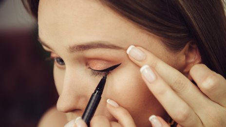 Ярко котешко око - гримът на есен 2022