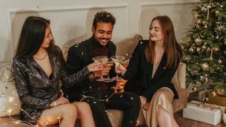 Коледни коктейли: 5 рецепти за по-забавни празници