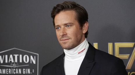 Арми Хамър влиза в клиника, за да лекува проблемите с алкохола, наркотиците и секса