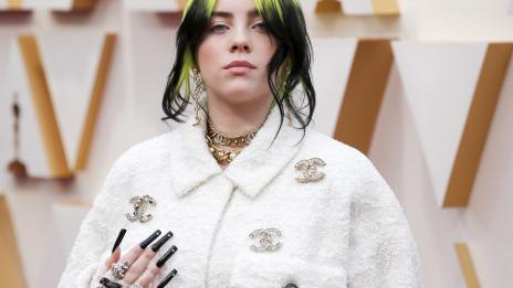 На Оскарите – Били Айлиш с маникюр, вдъхновен от Chanel