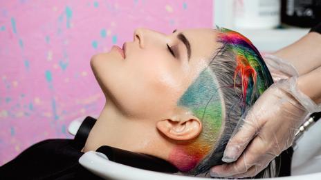 9 неща, които не трябва да правите след боядисване на косата