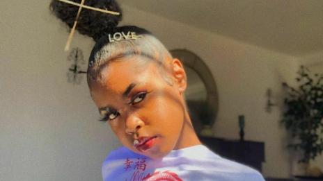 Тренд в аксесоарите – фибички с думи 