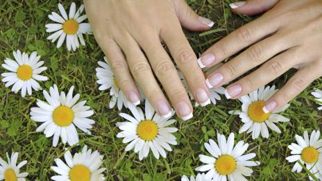 Пролетен маникюр – кое цвете е най-актуално за декорация?