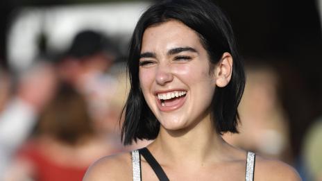 Дуа Липа на романтична почивка на Карибите 