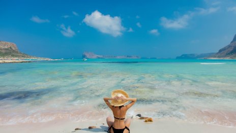 Гръцко блаженство: Къде в южната ни съседка почиват известните българи