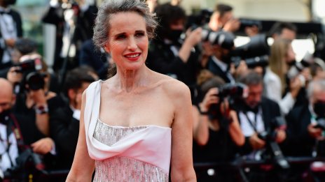 Анди Макдауъл за сивата коса: Дъщерите ми казаха, че съм като лошо момиче!