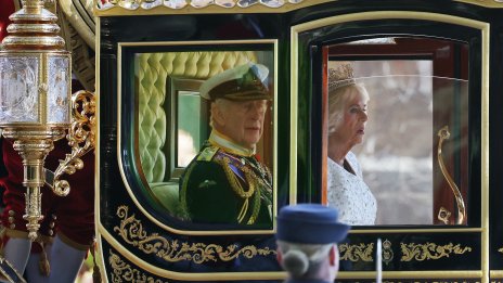 Коледна картичка по кралски