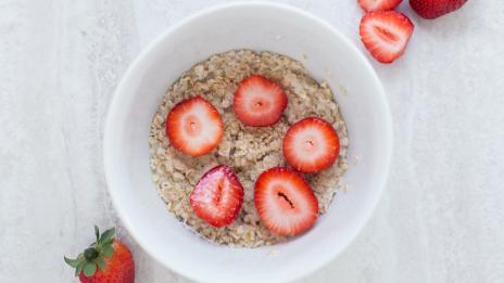 Овесена каша: Как помага за отслабването?