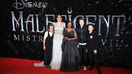 Анджелина Джоли смята да заживее с децата в Лондон