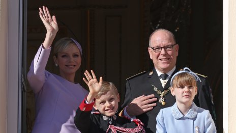 Като ангели в бяло – кралските близнаци на Монако получиха първото си причастие