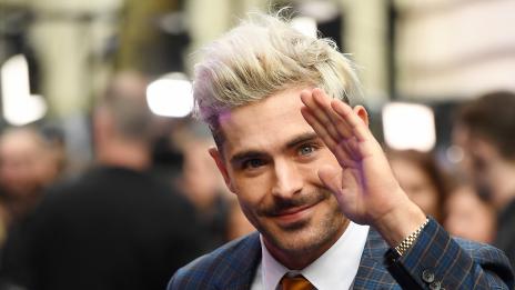 Зак Ефрон се сгоди след тримесечна връзка?