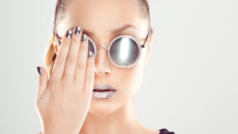 Омбре с металик – сред тенденциите за пролетен маникюр
