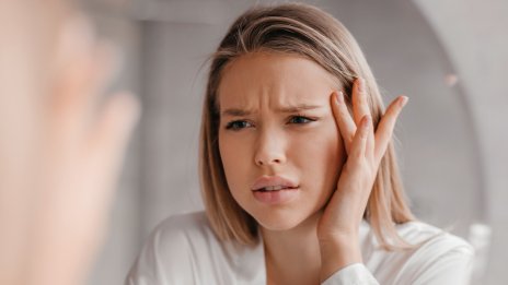 Бръчки около очите – как да се отървете от тях