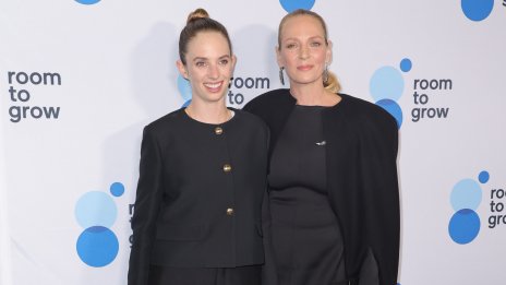 Ума Търман и дъщеря ѝ Мая Хоук са като сестри на червения килим