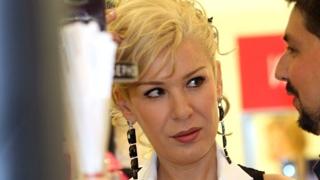 Честито! Гала стана баба на Лора