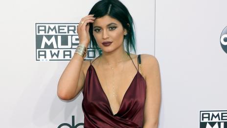 Изкупиха аутфит, носен от Кайли Дженър