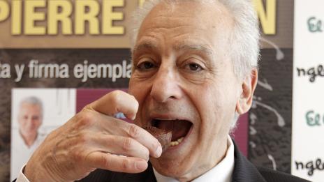 Възможно ли е да ядем сладкиши и да отслабнем? „Бялата лудост“ на Дюкан