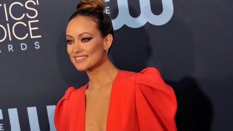 Влюбена и гола: Оливия Уайлд се съблече за реклама