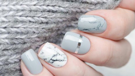 Маникюр с ефект „пуловер“ – най-актуалната тенденция за 2025