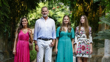 Кралица Летисия с рокля на Барби за лятната си почивка