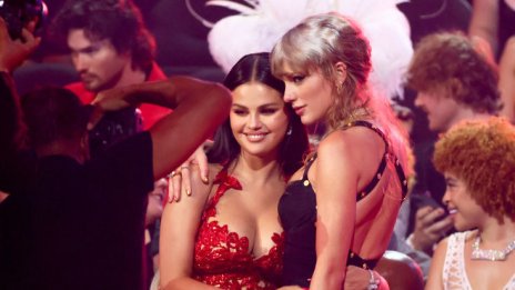 Селена Гомес замина на моминско парти в Кабо, но къде ли е Тейлър Суифт