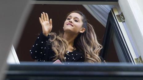 Цял бански или половинки: Изборът на Ариана Гранде