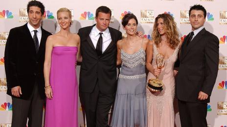 Матю Пери създаде модна линия, вдъхновена от „Приятели“