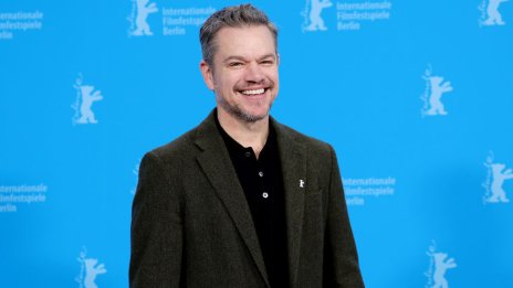 Секси на плажа – Мат Деймън показа големите си мускули и бицепси