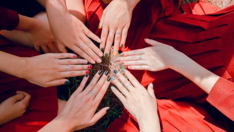 Есенен маникюр: 4 идеи в цвят каки