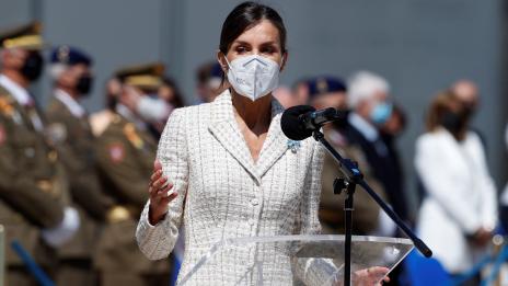 Нов живот за старата рокля – кралица Летисия  и любимият ѝ туид