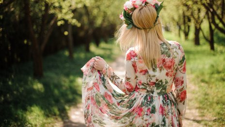 Рокли с флорални мотиви – кои да изберете тази пролет? 