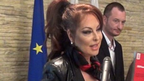 Попфолк иконата Ивана най-накрая показа бащата на дъщеря си