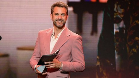 Джошуа Джаксън показва трогателния подарък, който е направил на дъщеря си Джуно