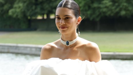 Кендъл Дженър и Bad Bunny са все така заедно, въпреки че той не мисли за брак и деца