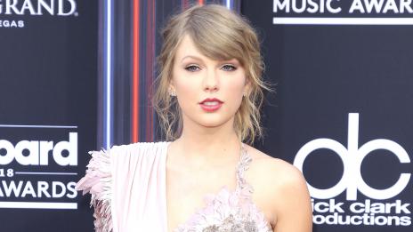 Котките на Тейлър Суифт – перфектната коледна картичка