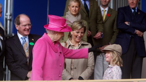 Лейди Луиз Уиндзор може да приеме титлата от кралицата