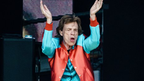 Мик Джагър и 35-годишната му жена с празник за сина им