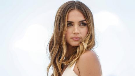 Гаджето на Бен Афлек с гореща фотосесия 