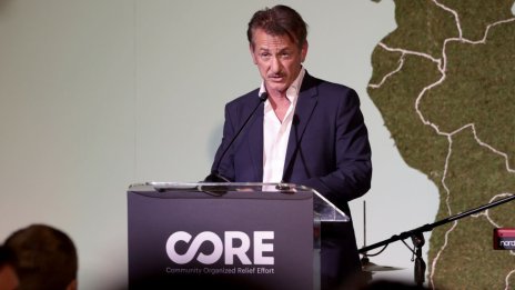 Въпреки войната: Шон Пен е в Украйна за документалния си филм