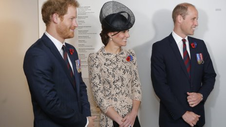 Без следа от щастливото трио: Принц Хари, принц Уилям и Кейт Мидълтън