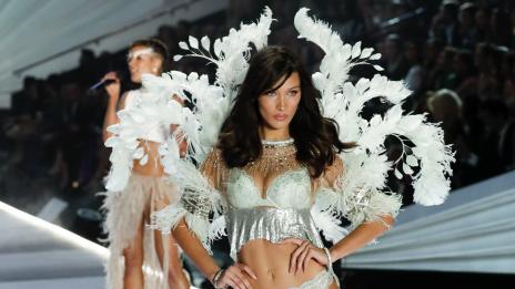 Визия на деня: Бела Хадид по улиците на Ню Йорк