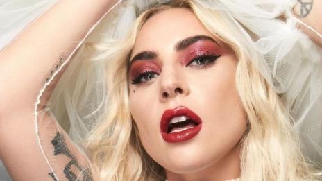 Лейди Гага с празнично настроение в устните 